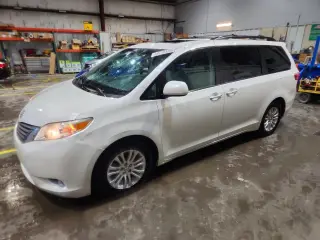 TOYOTA SIENNA 2017