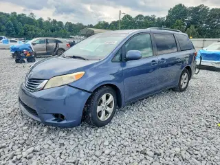 TOYOTA SIENNA 2016