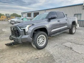 TOYOTA TUNDRA 2024
