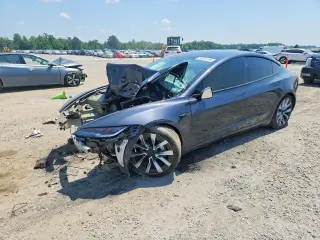 TESLA MODEL 3 2024