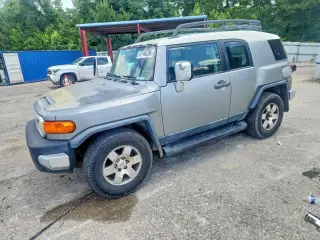 TOYOTA FJ CRUISER 2010