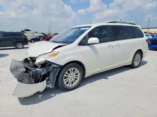 TOYOTA SIENNA 2017