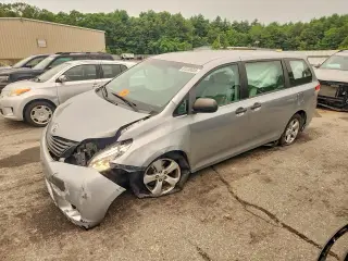 TOYOTA SIENNA 2011