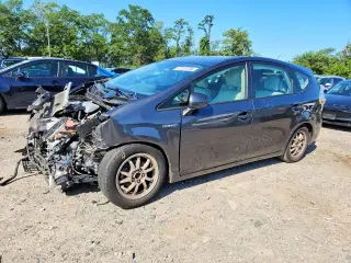 TOYOTA PRIUS V 2013