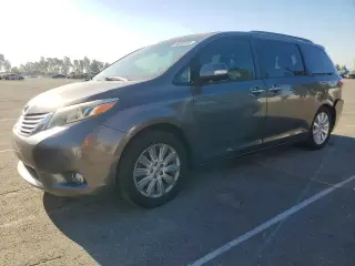 TOYOTA SIENNA 2015