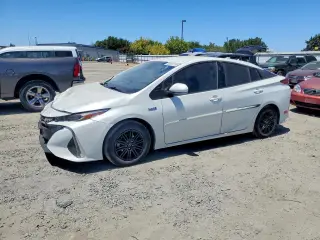 TOYOTA PRIUS PRIME 2017