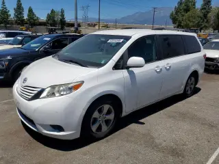 TOYOTA SIENNA 2015