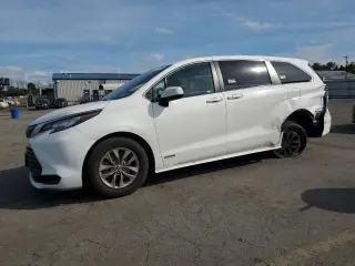 TOYOTA SIENNA LE 2021