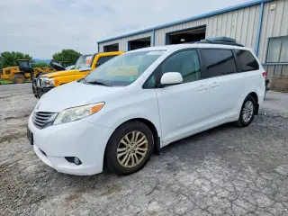 TOYOTA SIENNA 2014