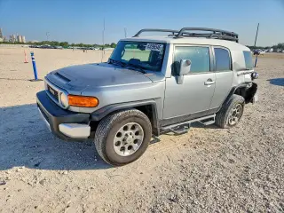 TOYOTA FJ CRUISER 2011