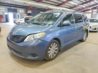 TOYOTA SIENNA 2015