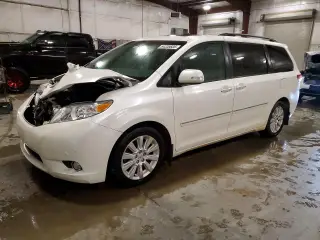 TOYOTA SIENNA 2013