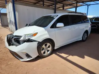 TOYOTA SIENNA 2019