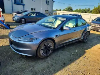 TESLA MODEL 3 2025
